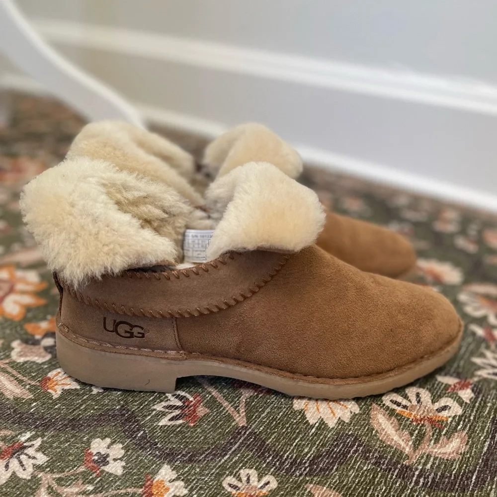 UGG McKay Classic Ankle Bootie in Chestnut Size 9.5 - Picture 4 of 9